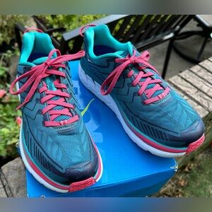 Hola One One Clifton 4 in Blue Coral/Ceramic women’s size 9.5 Wide super clean